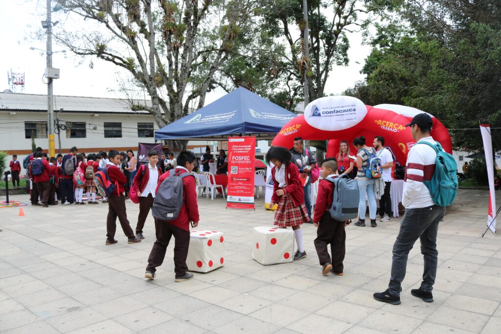 Feria De Servicios Comfacauca En El Municipio De Timbio Comfacauca